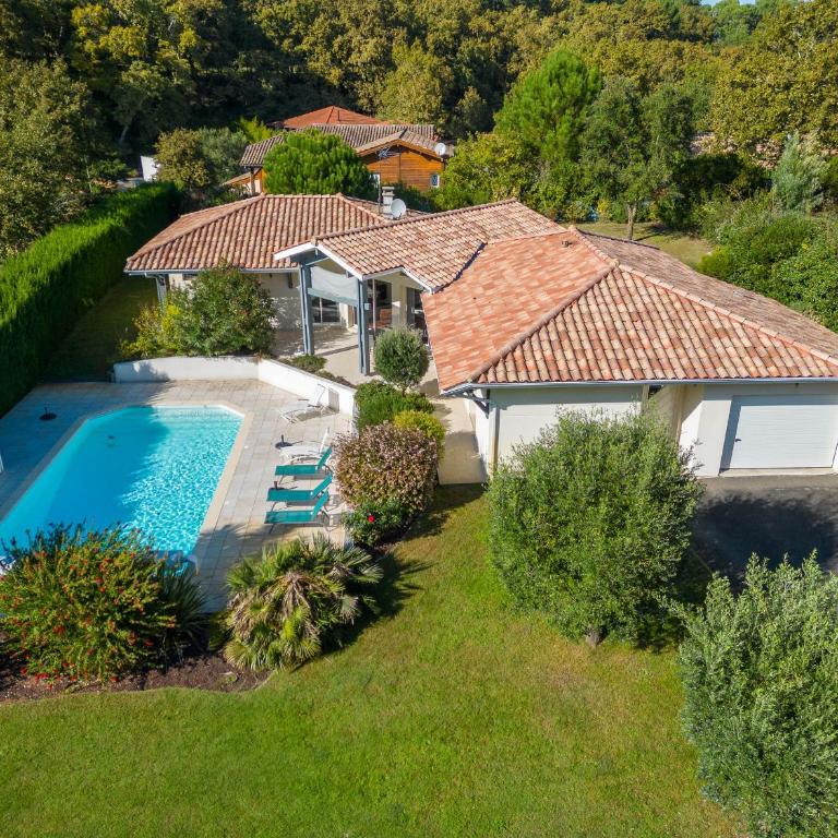 Villa familiale avec piscine chauffée, clim, 4 chambres, proche golf et plages - FR-1-319-565 - Villa - 10