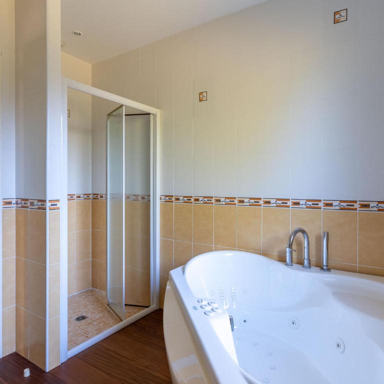 Villa familiale avec piscine chauffée, clim, 4 chambres, proche golf et plages - FR-1-319-565 - Villa - 24