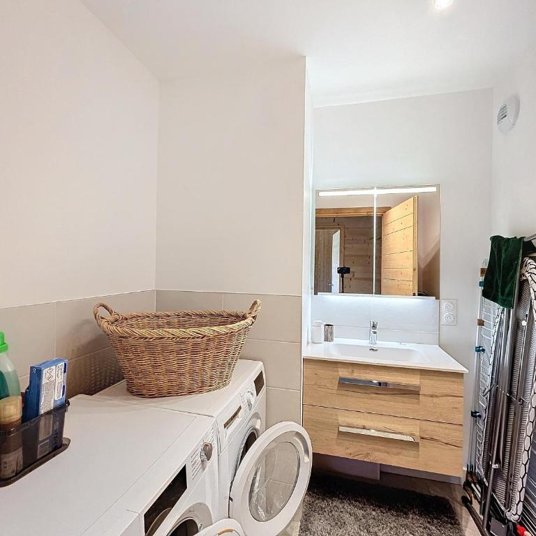 Appartement neuf 3 chambres proche village avec parking - Appartement 3 Chambres - 13