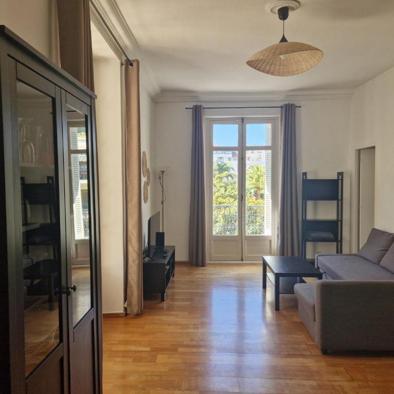 Beautiful and bright 1st Floor Flat with large Terrace - Biarritz City Center - Appartement 1 Chambre - 1