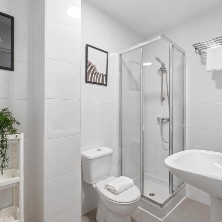 3 dormitorios, 2 baños y balcón - Apartamento de 3 dormitorios con balcón - 19