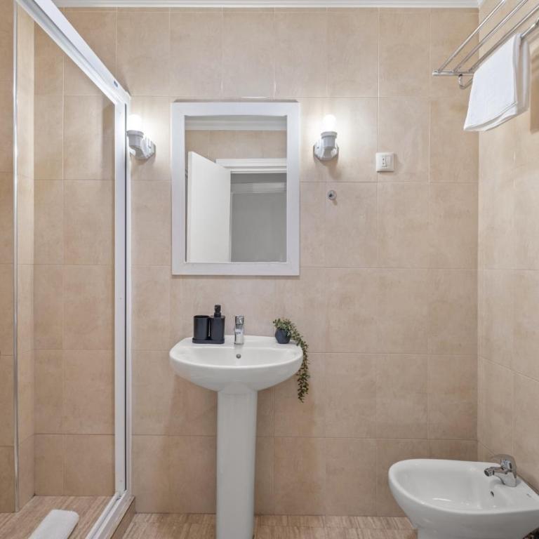 3 dormitorios, 2 baños y balcón - Apartamento de 3 dormitorios con balcón - 9