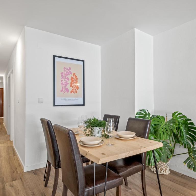3 dormitorios, 2 baños y balcón - Apartamento de 3 dormitorios con balcón - 2