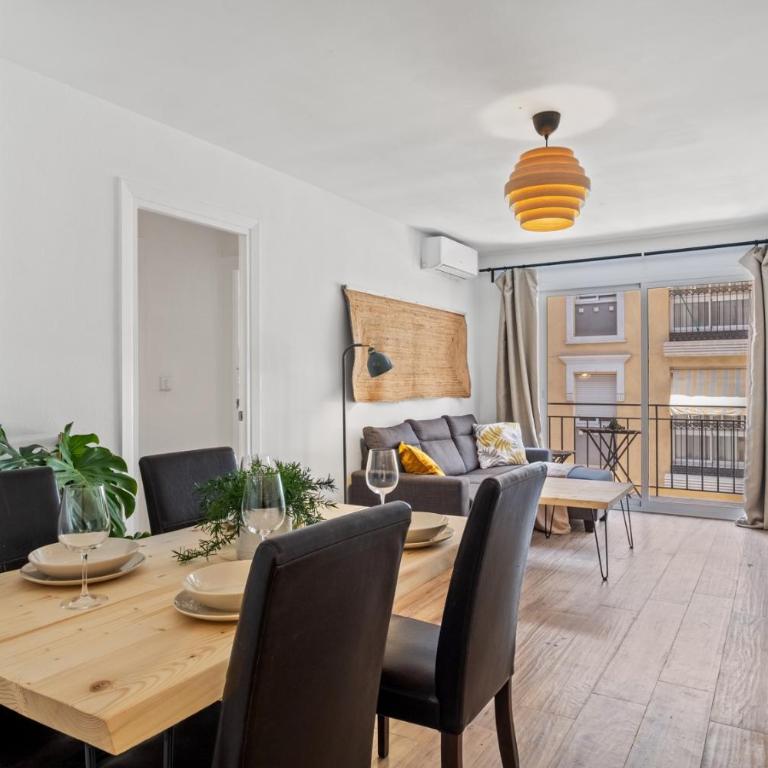 3 dormitorios, 2 baños y balcón - Apartamento de 3 dormitorios con balcón - 1