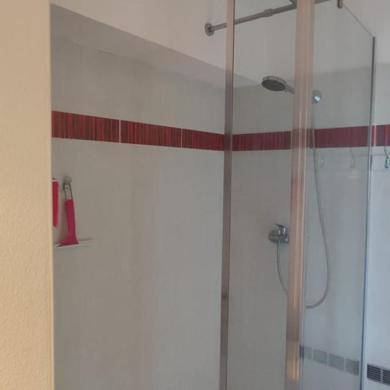 Joli studio avec piscine à 200m de la plage parking privé - Apartment - 13