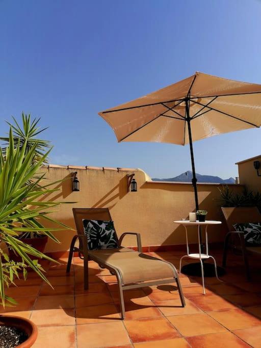 Luminoso ático cerca de la playa con piscina y garaje - Apartamento de 2 dormitorios - 35