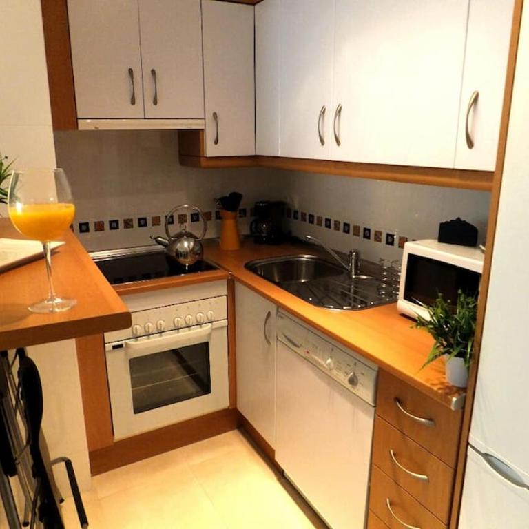 Luminoso ático cerca de la playa con piscina y garaje - Apartamento de 2 dormitorios - 50