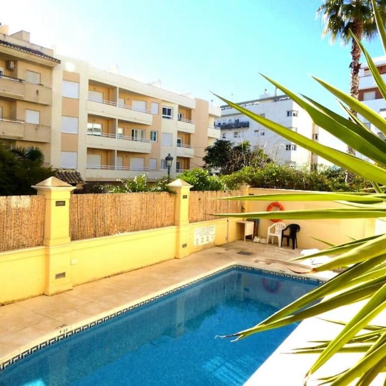 Luminoso ático cerca de la playa con piscina y garaje - Apartamento de 2 dormitorios - 51
