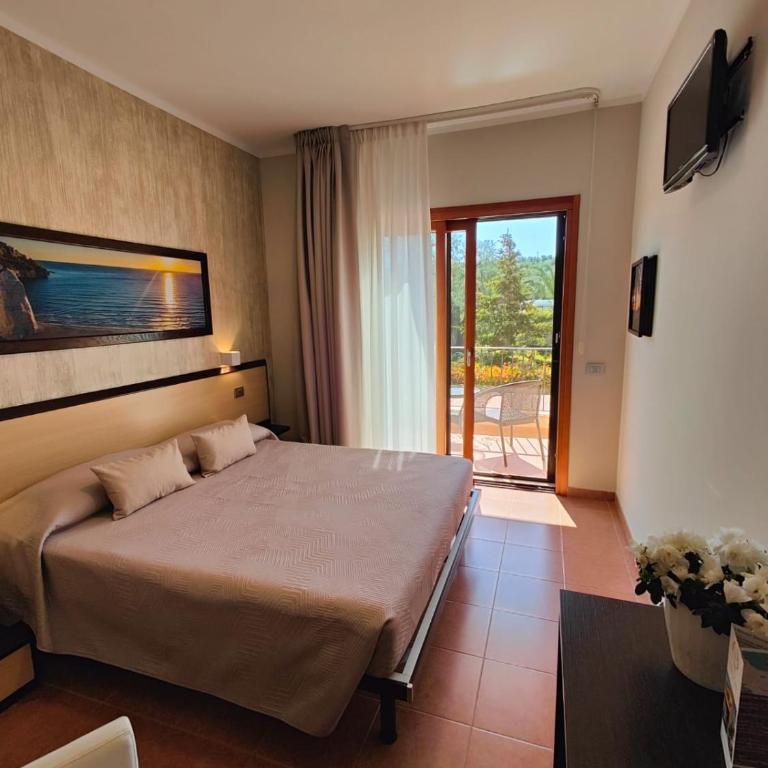 Villa Fenice Bed & Breakfast - Camera Matrimoniale Comfort con Terrazza - 7