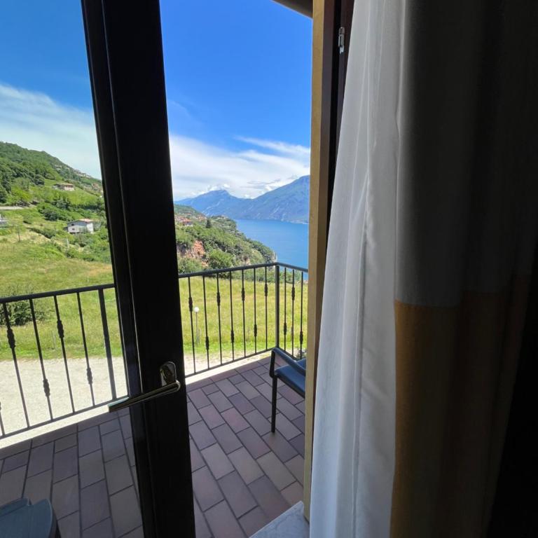 Villa Selene - Camera Matrimoniale con Balcone e Vista Lago - 3