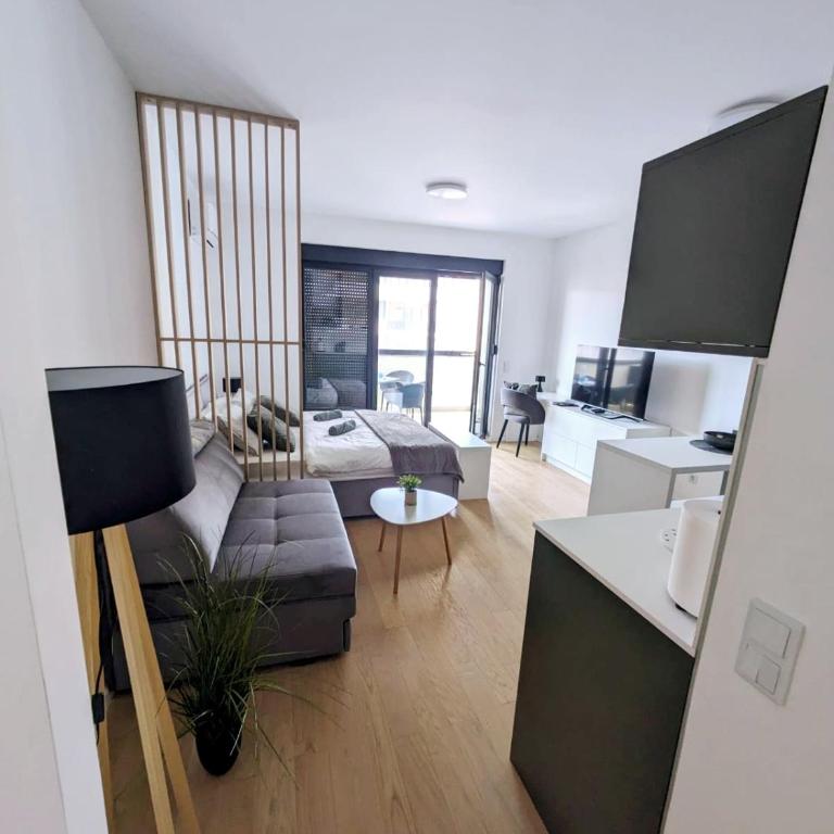 Studio Mia Stella - Studio Apartment with Balcony - 2