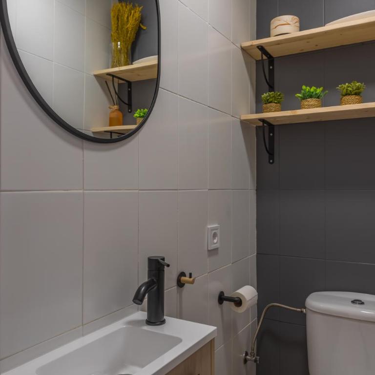 1st line beach, pool, terrace & fibre WIFI - Apartamento de 2 dormitorios - 12