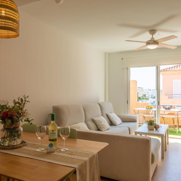 1st line beach, pool, terrace & fibre WIFI - Apartamento de 2 dormitorios - 9