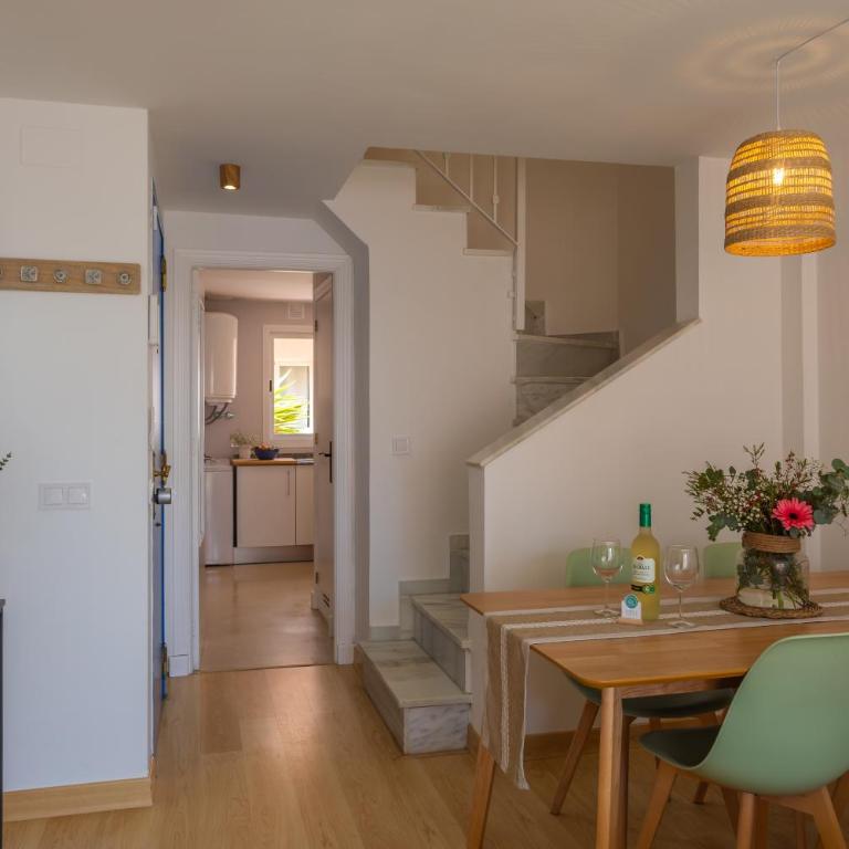 1st line beach, pool, terrace & fibre WIFI - Apartamento de 2 dormitorios - 43