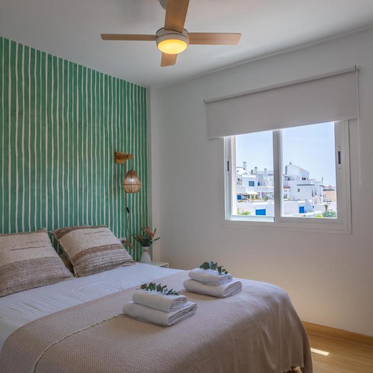 1st line beach, pool, terrace & fibre WIFI - Apartamento de 2 dormitorios - 69
