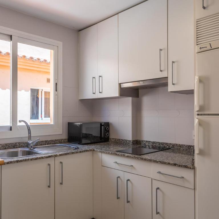 1st line beach, pool, terrace & fibre WIFI - Apartamento de 2 dormitorios - 46