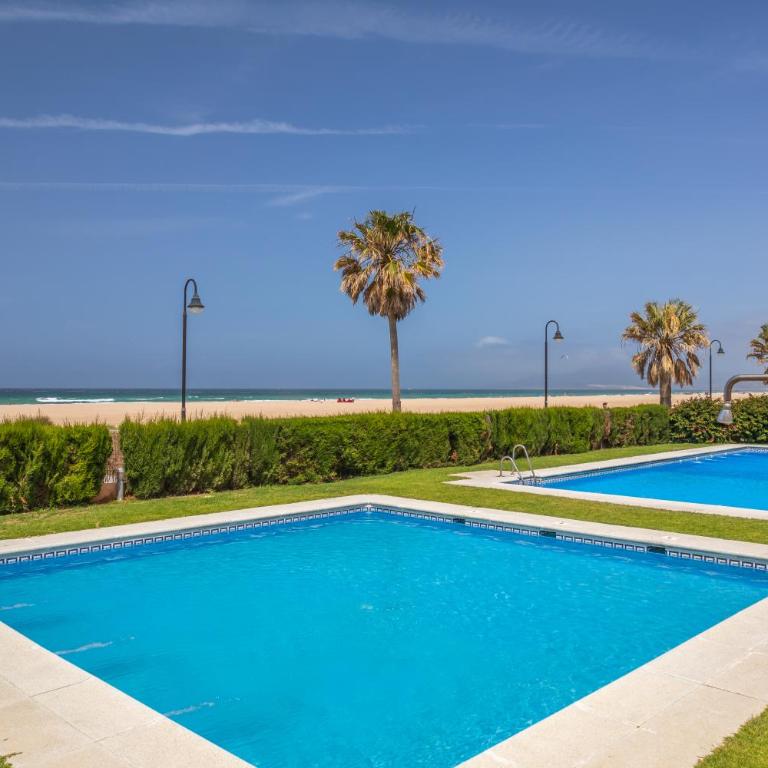 1st line beach, pool, terrace & fibre WIFI - Apartamento de 2 dormitorios - 2