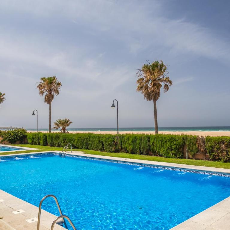 1st line beach, pool, terrace & fibre WIFI - Apartamento de 2 dormitorios - 81