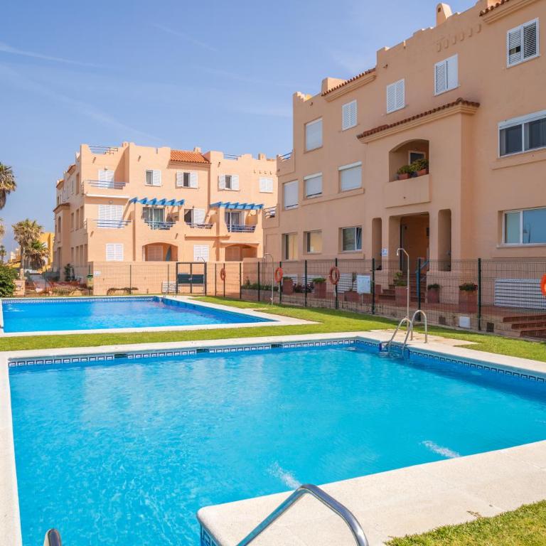 1st line beach, pool, terrace & fibre WIFI - Apartamento de 2 dormitorios - 84