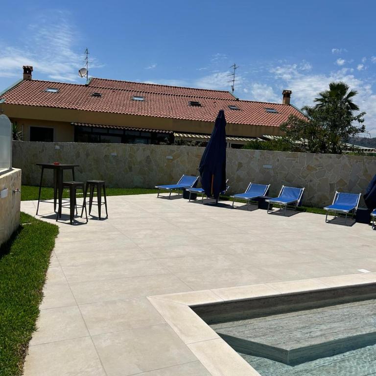 VILLA PARADISO ACIREALE "con piscina in esclusiva o condivisa " - Camera Matrimoniale con Piscina Condivisa - 13