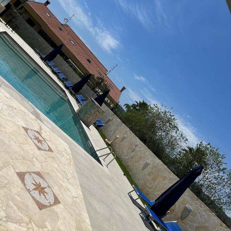 VILLA PARADISO ACIREALE "con piscina in esclusiva o condivisa " - Camera Matrimoniale con Piscina Condivisa - 17