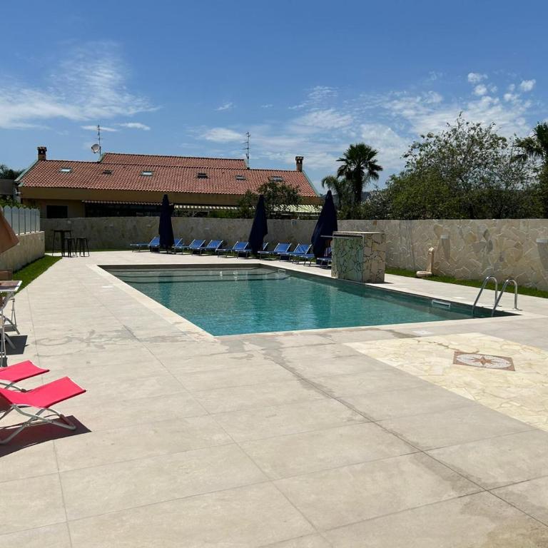 VILLA PARADISO ACIREALE "con piscina in esclusiva o condivisa " - Camera Matrimoniale con Piscina Condivisa - 18