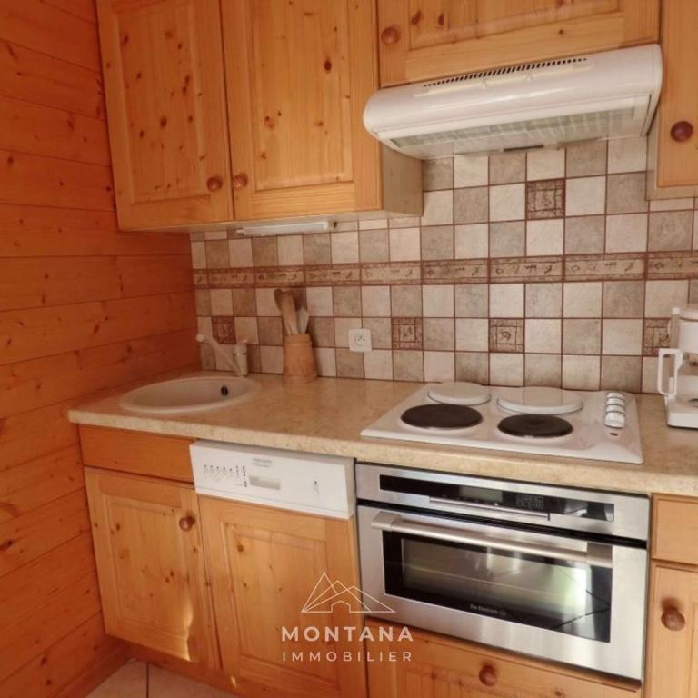 Studio rénové avec cabine - 26m² - 5 pers - Balcon exposé sud - Près skibus et remontées mécaniques - FR-1-458-125 - Studio - 5