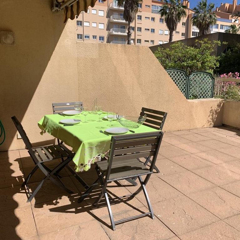 Appartement 2 pièces à Hyères : Port, grande terrasse 62m², proche plages, 4 pers., Wifi, commerces - FR-1-335-184 - Apartment - 11