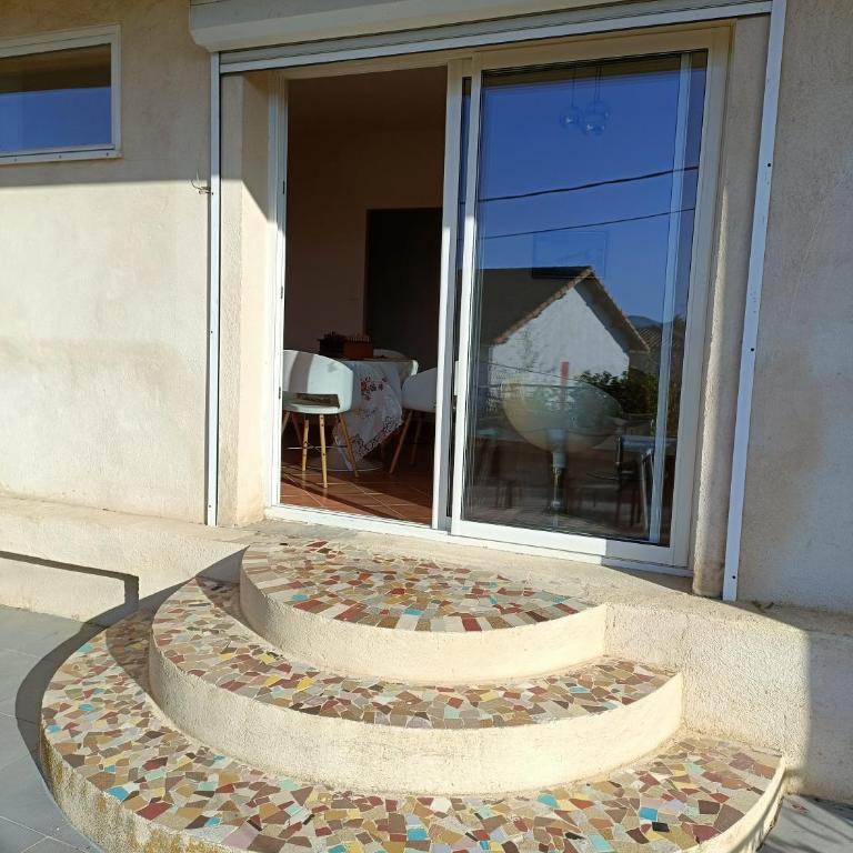 Maison individuelle vue sur le massif de l'étoile - Appartement - 1
