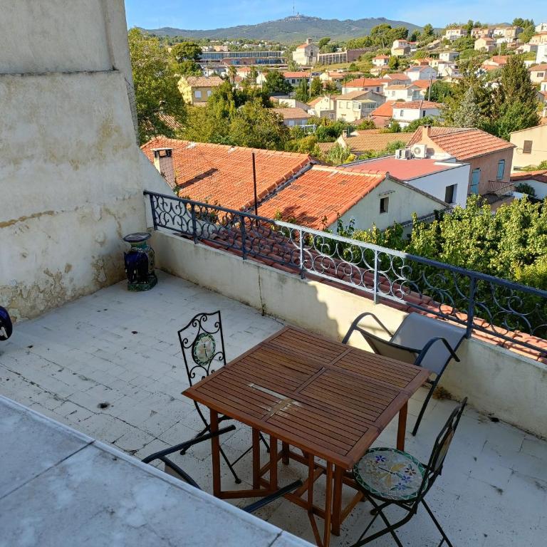 Maison individuelle vue sur le massif de l'étoile - Appartement - 6