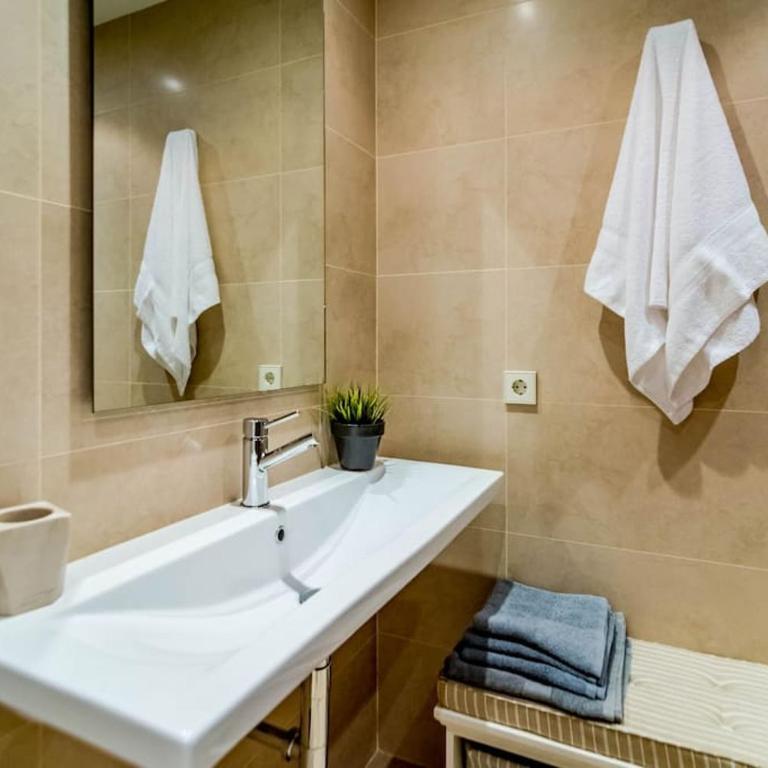 Spacious 3BR Apartment in New Golden Mile, Ideal for Families & Long Stays - Three-Bedroom Superior Apartment - 8