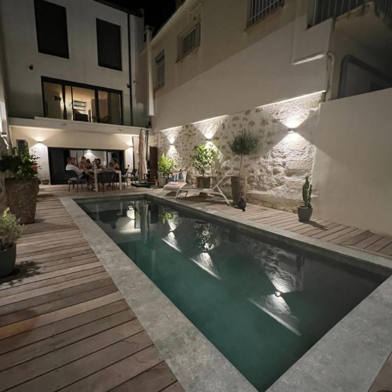 Chambre dans maison de ville avec piscine et garage en centre ville - Chambre Double - Vue sur Piscine - 1