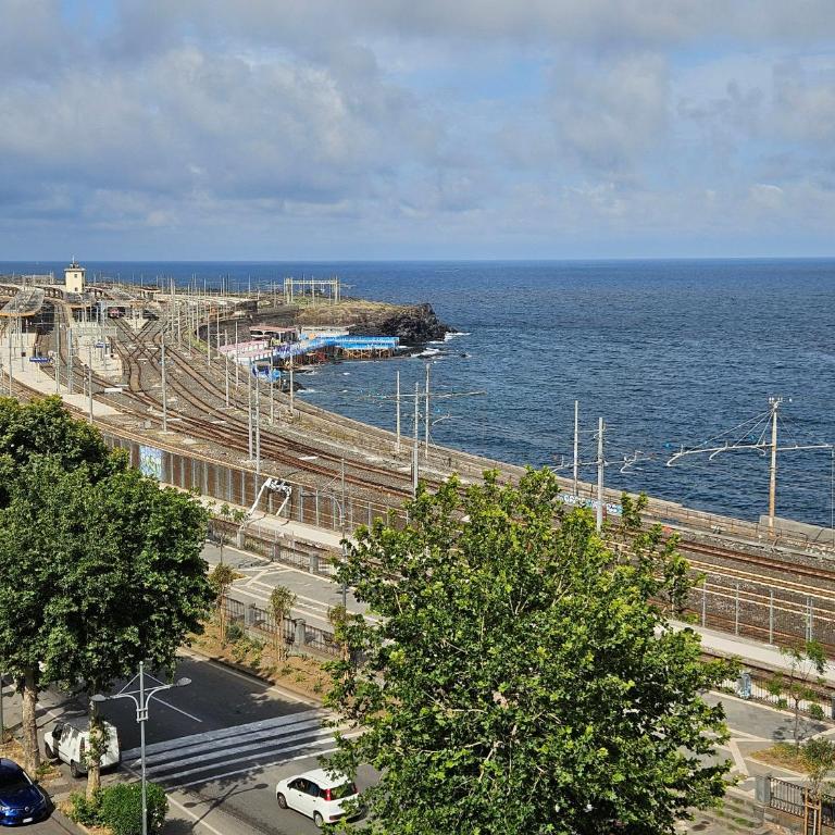 Sea Soul - Two-Bedroom Apartment with Sea View - 55