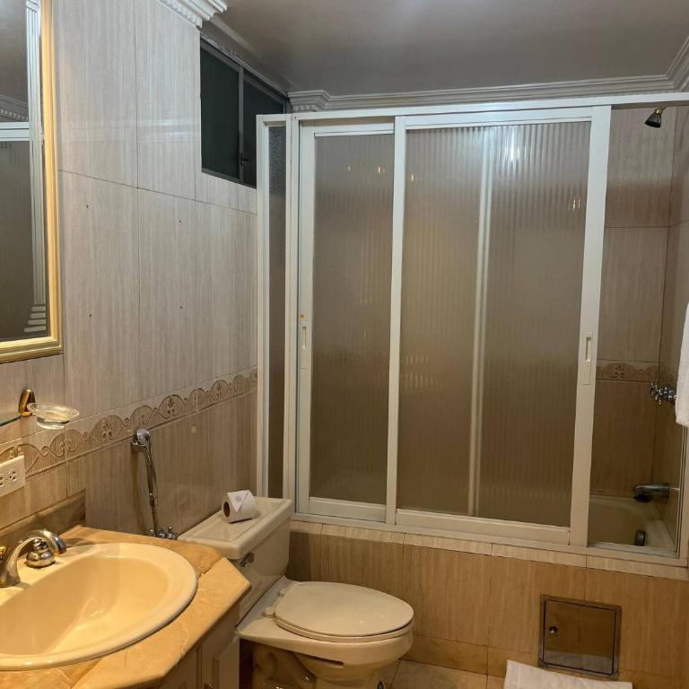Departamento Amplio En El Centro De Otavalo - Three-Bedroom Apartment - 11