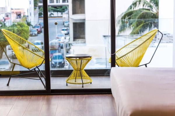 Yellow Condo - King Studio - 23