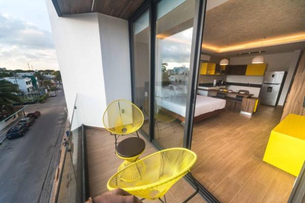 Yellow Condo - King Studio - 36