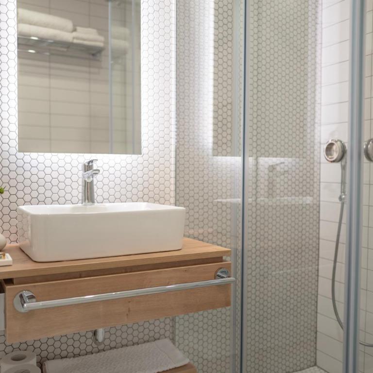 Hotel Baškuća Sarajevo - Dvokrevetna Soba sa Bračnim Krevetom - 8
