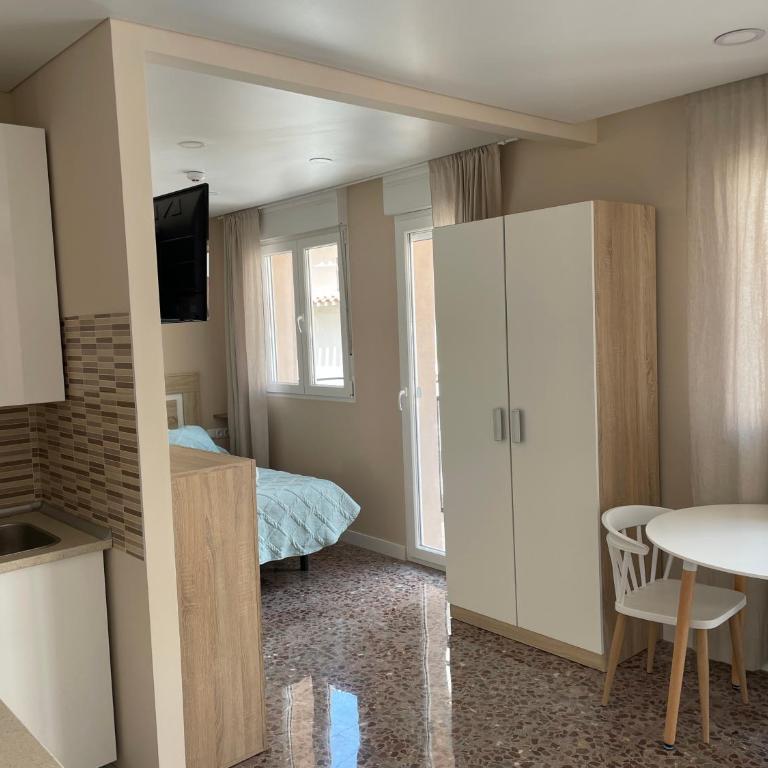 Apartamentos Pelicano - Estudio con balcón - 4