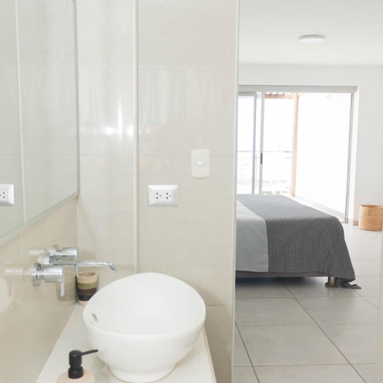 Amplio Duplex Huanchaco - Vista al Mar y Ascensor - Deluxe Double Room with Balcony and Sea View - 4