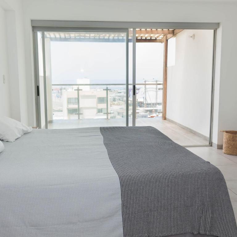 Amplio Duplex Huanchaco - Vista al Mar y Ascensor - Deluxe Double Room with Balcony and Sea View - 2