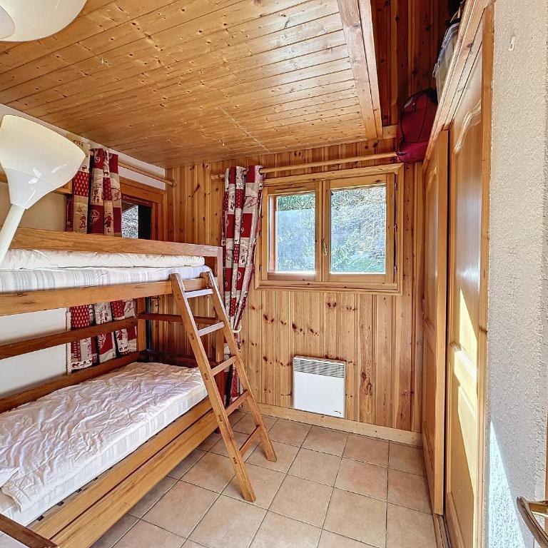 Appartement 3 pièces tout équipé avec balcon et box fermé, à 1,2 km du centre de Combloux - Appartement 2 Chambres - 12