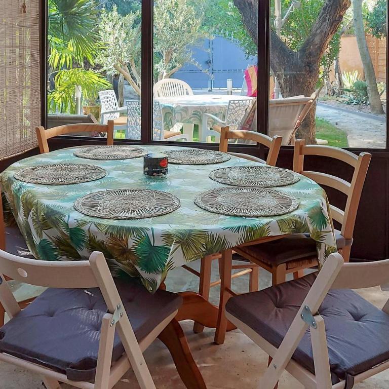 Beautiful Home In Carpentras With Wifi - Maison de Vacances 3 Chambres - 4