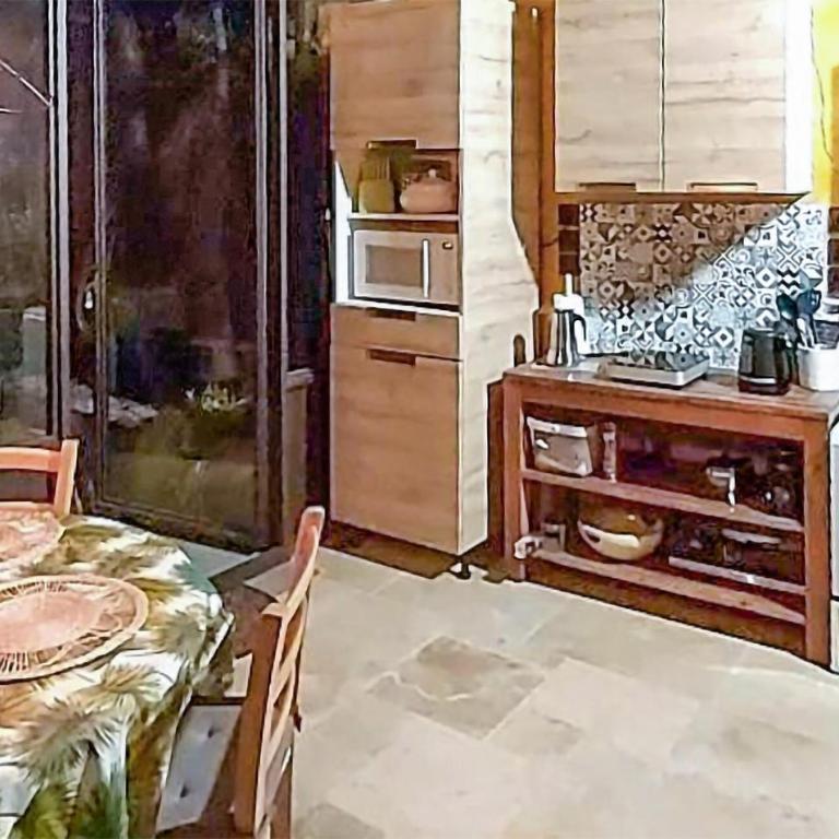Beautiful Home In Carpentras With Wifi - Maison de Vacances 3 Chambres - 11