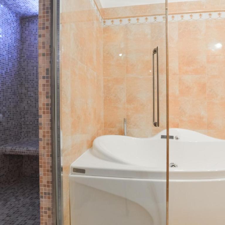 4 Bedroom Cozy Apartment In Genova - Appartamento con 4 Camere da Letto - 5