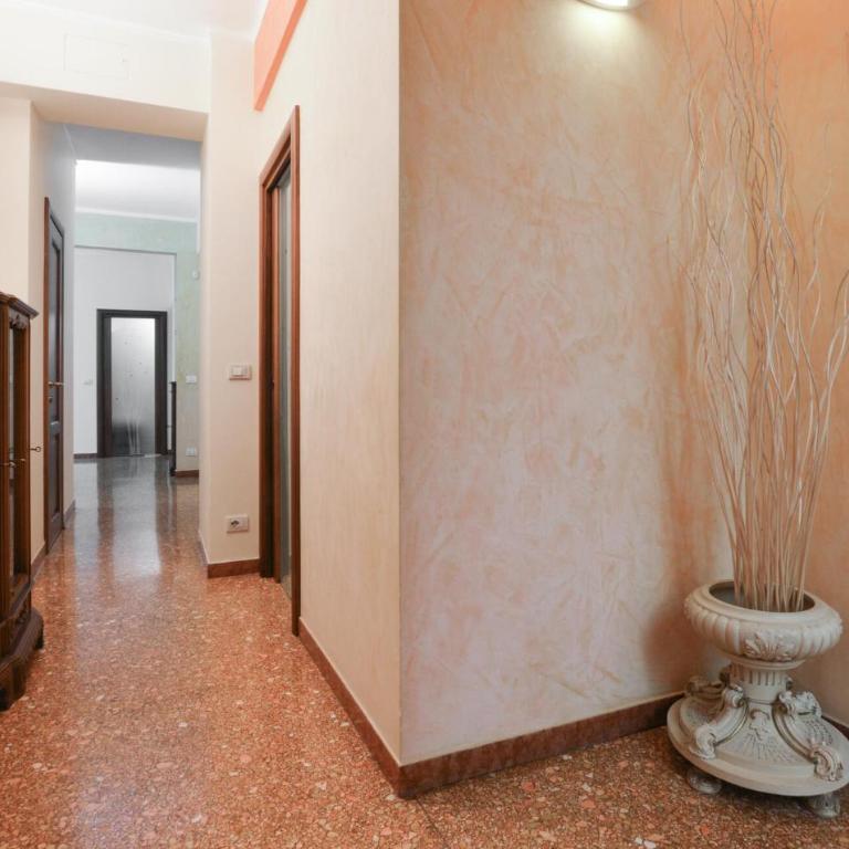 4 Bedroom Cozy Apartment In Genova - Appartamento con 4 Camere da Letto - 13