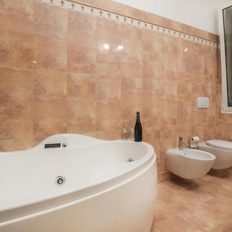 4 Bedroom Cozy Apartment In Genova - Appartamento con 4 Camere da Letto - 24