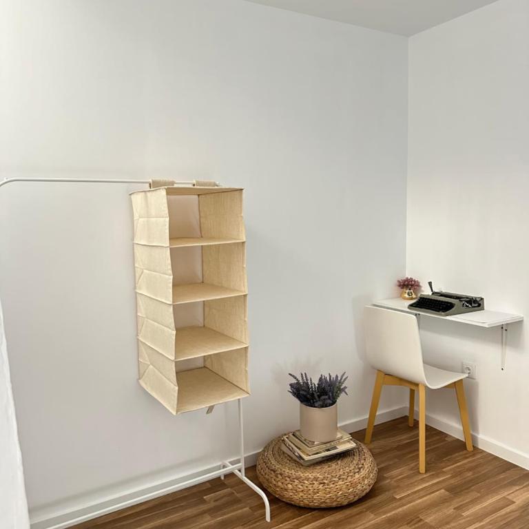 The Valencia Stop - Standard Double Room - 4