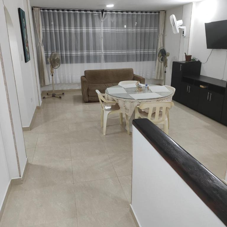 Apartamento en el Rodadero cerca Al mar en un muy buen sector - Apartamento de 2 dormitorios - 2