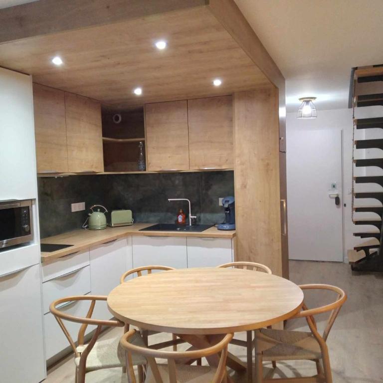 Duplex lumineux - 40m2 - 2 chambres - Balcon terrasse - Parking - Entierement renové en Mai 2024 - Apartment mit 2 Schlafzimmern - 2