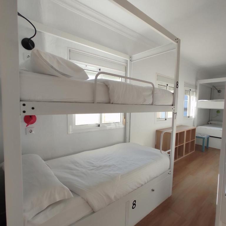 Vivian's Hostel VGH Auto Check-in - Bunk Bed in Female Dormitory Room - 2